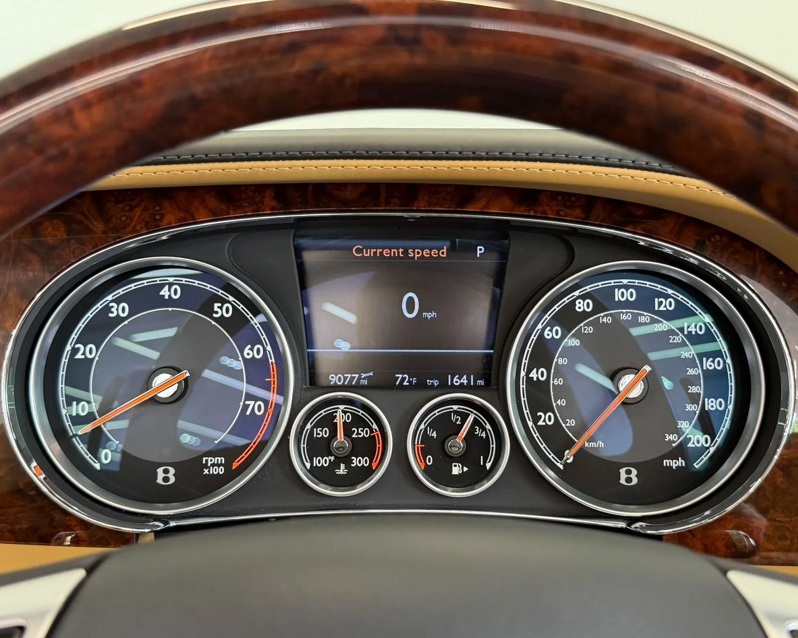 Used 2014 Black Bentley Base image 20