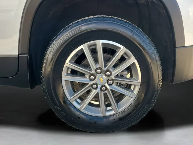 Used 2023 IRIDESCENT PEARL TRICOAT Chevrolet LT Cloth image 36
