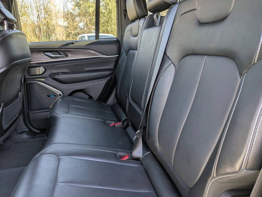 Used 2022 White Jeep Overland 4xe image 15