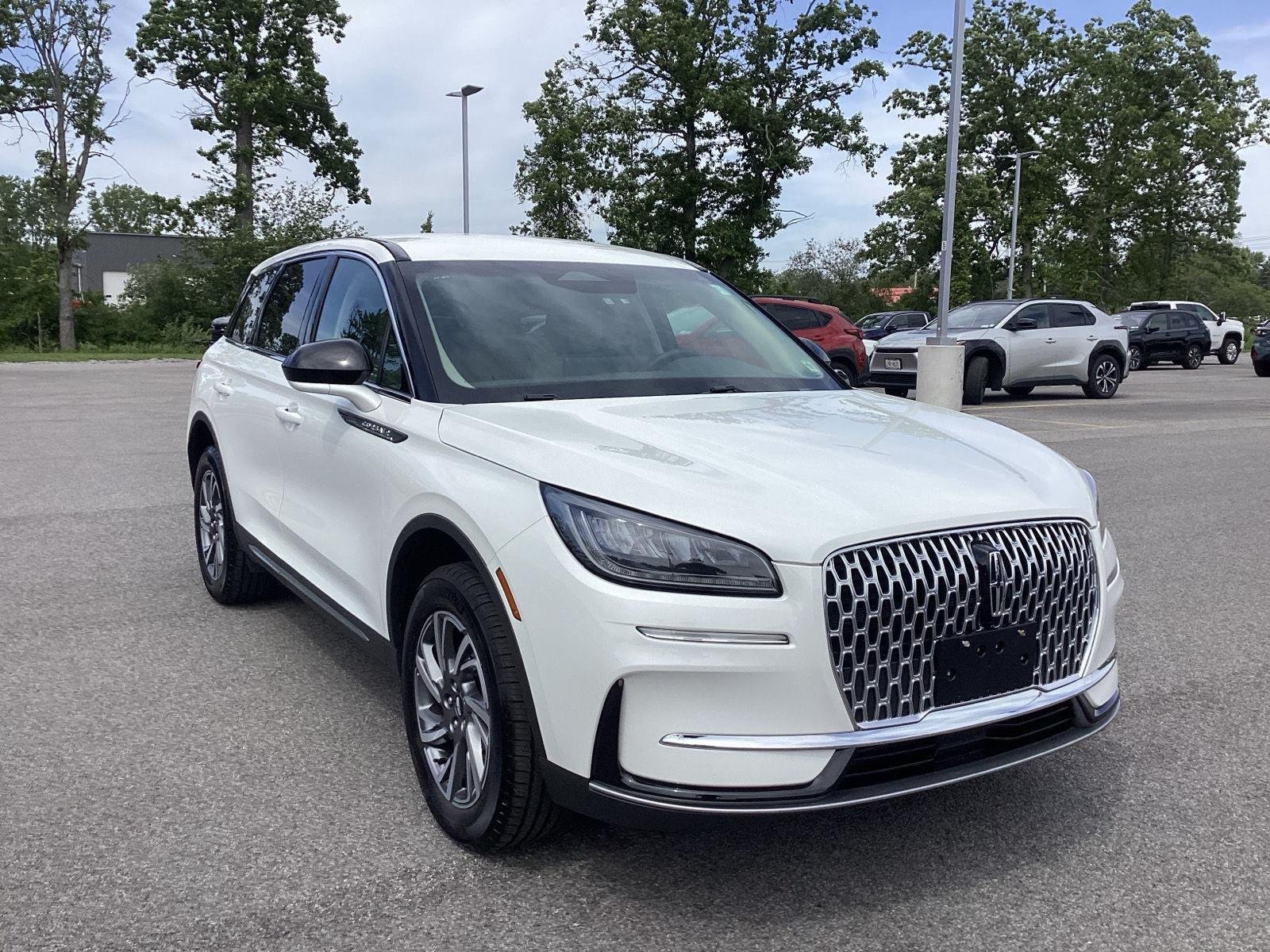Used 2024 Pristine White Metallic Tri-Coat Lincoln Premiere image 11