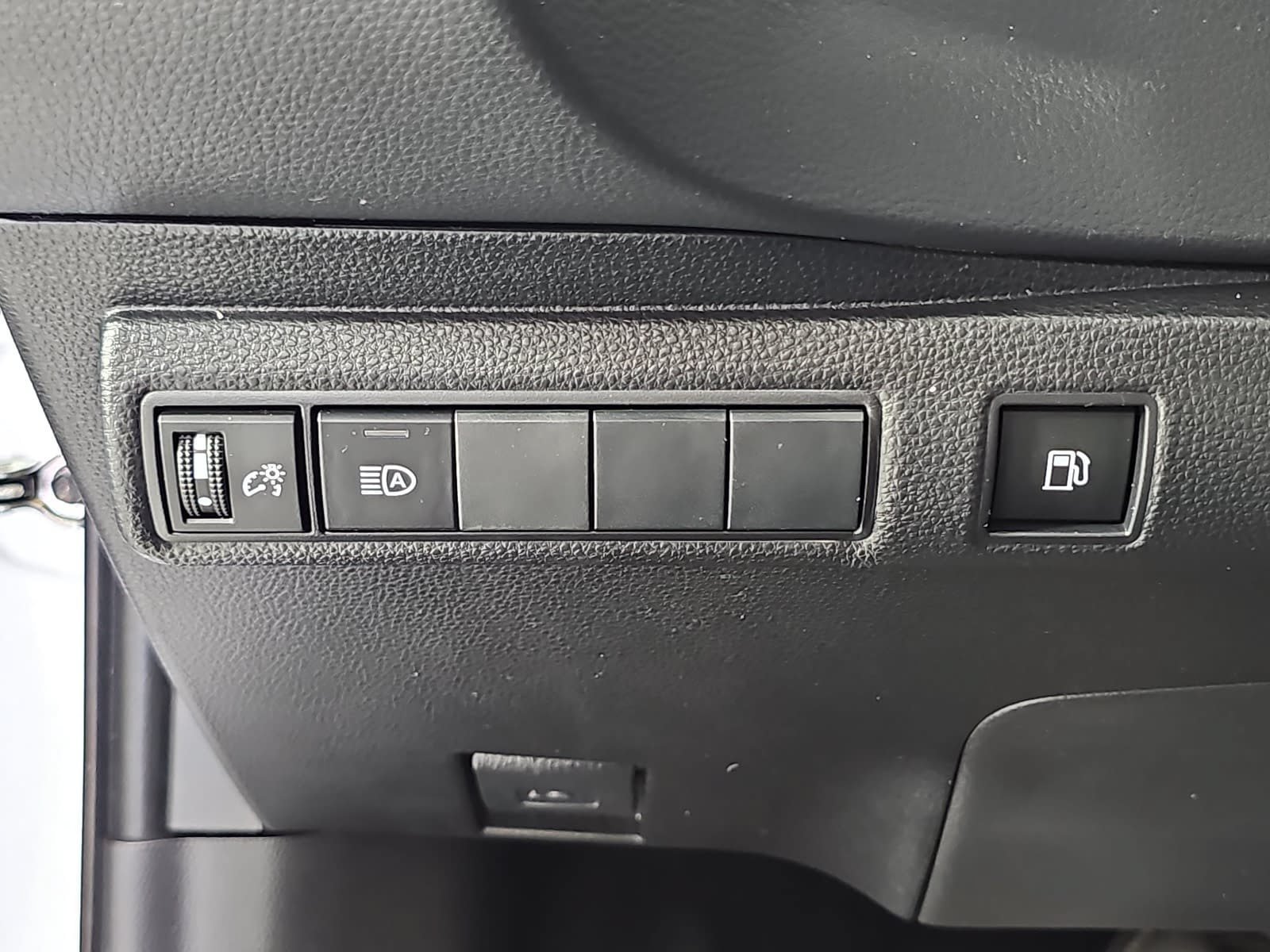 Used 2023 Silver Toyota LE image 22