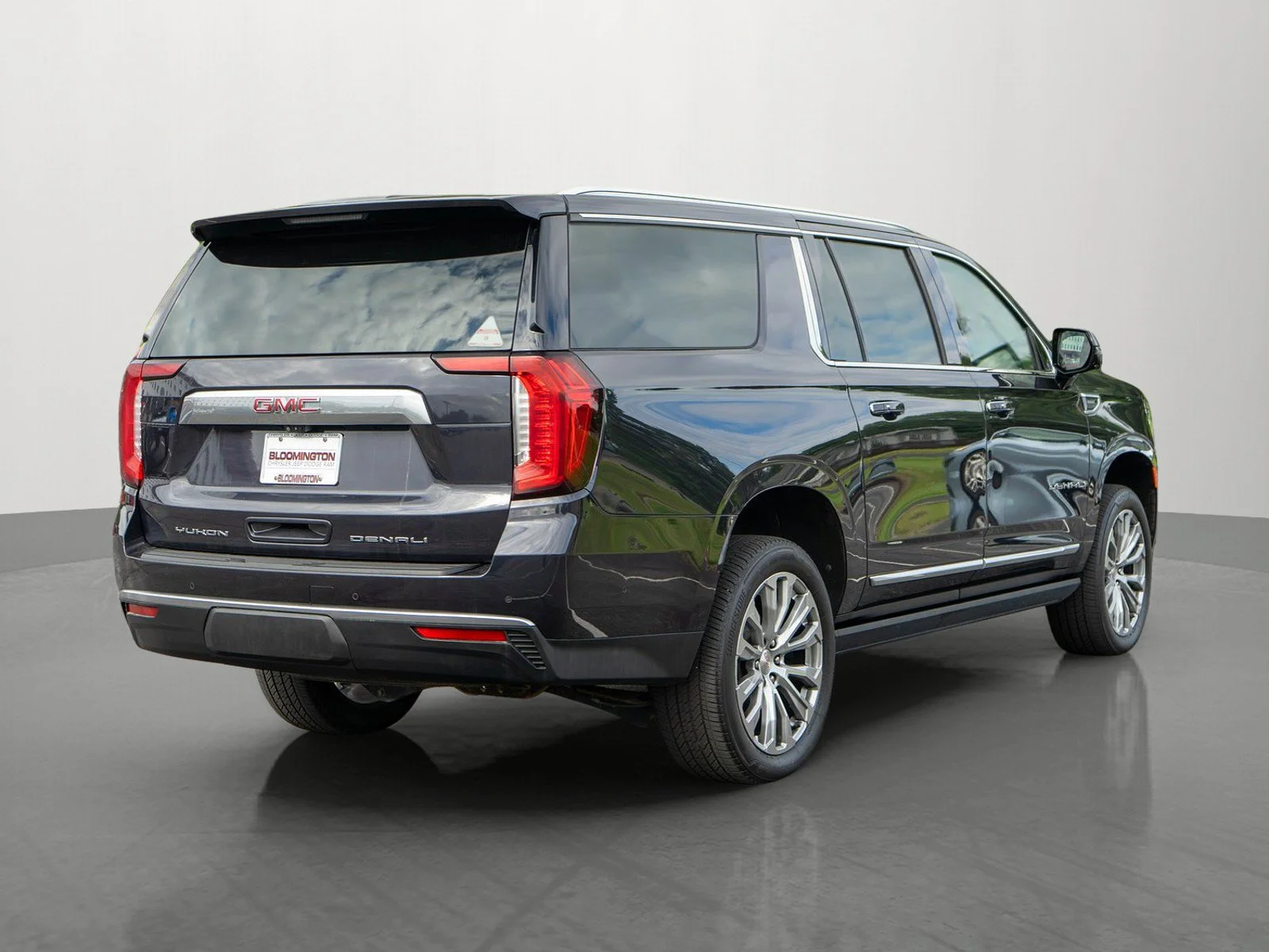 Used 2023 Titanium Rush Metallic GMC Denali image 7