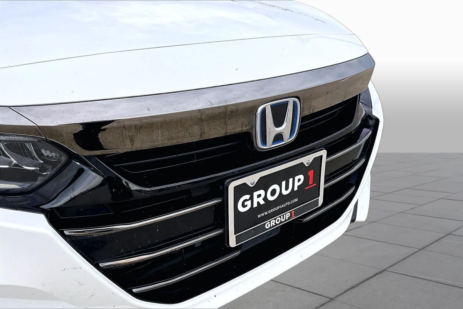 Used 2022 Platinum White Pearl Honda Sport image 27