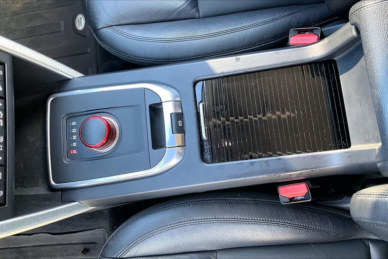 Used 2018 Fuji White Land Rover SE image 13