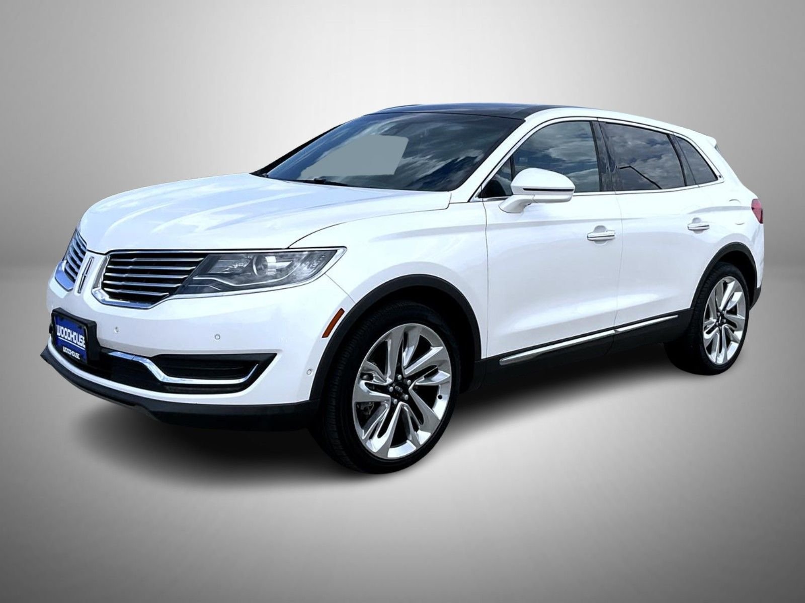 Used 2018 White Lincoln Reserve image 1