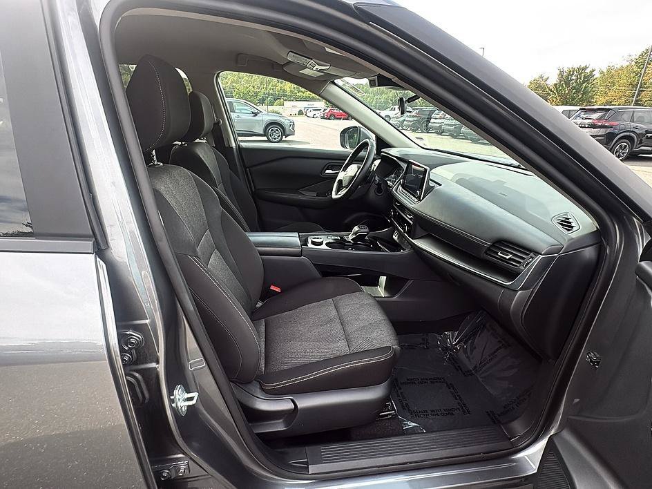 Certified Used 2025 Gun Metallic Nissan SV image 6