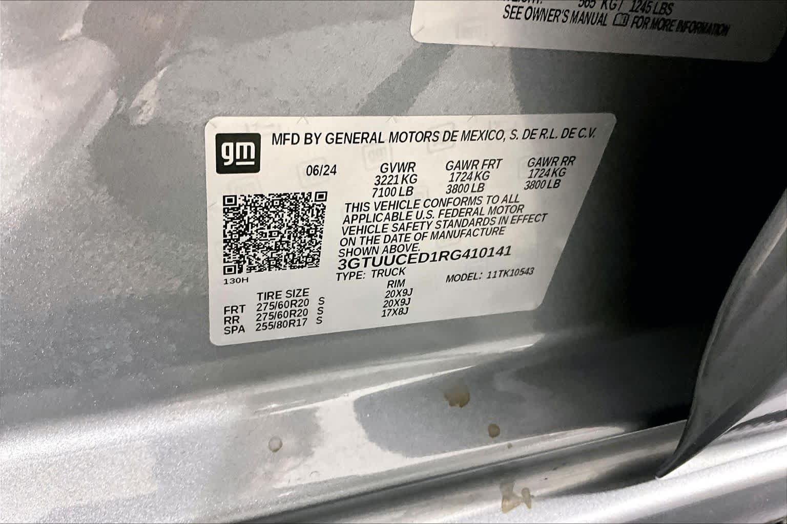 Used 2024 Sterling Metallic GMC Elevation image 36