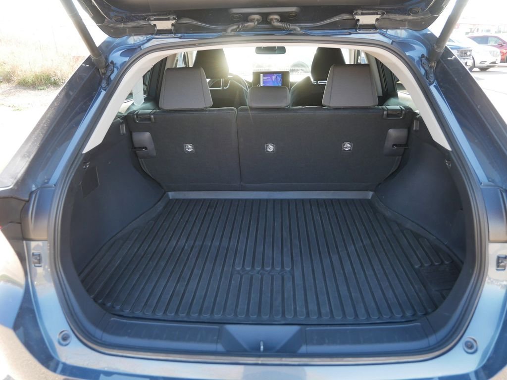 2024 Toyota Venza LE - Photo 12