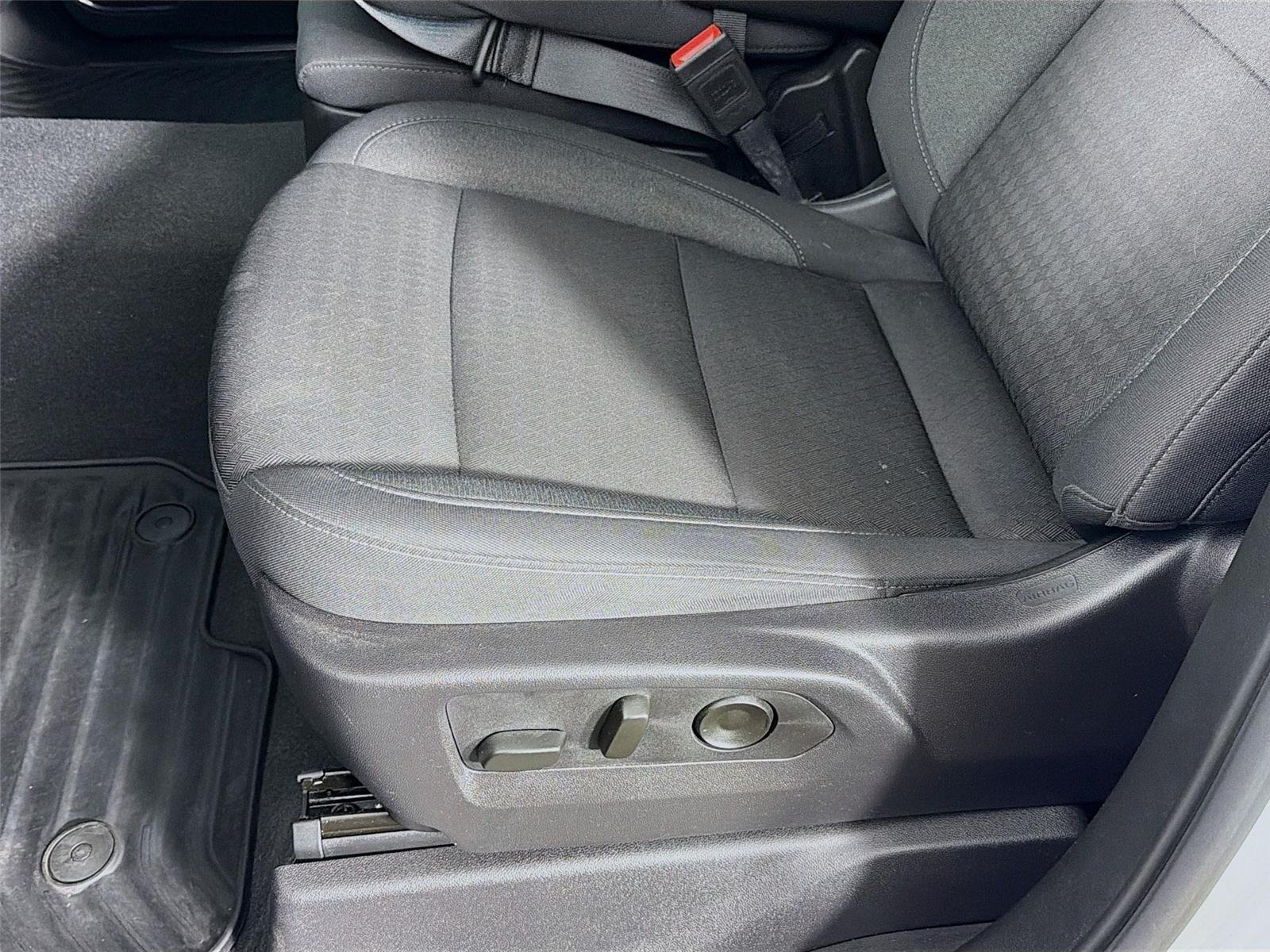 Used 2024 Summit White GMC Elevation image 19