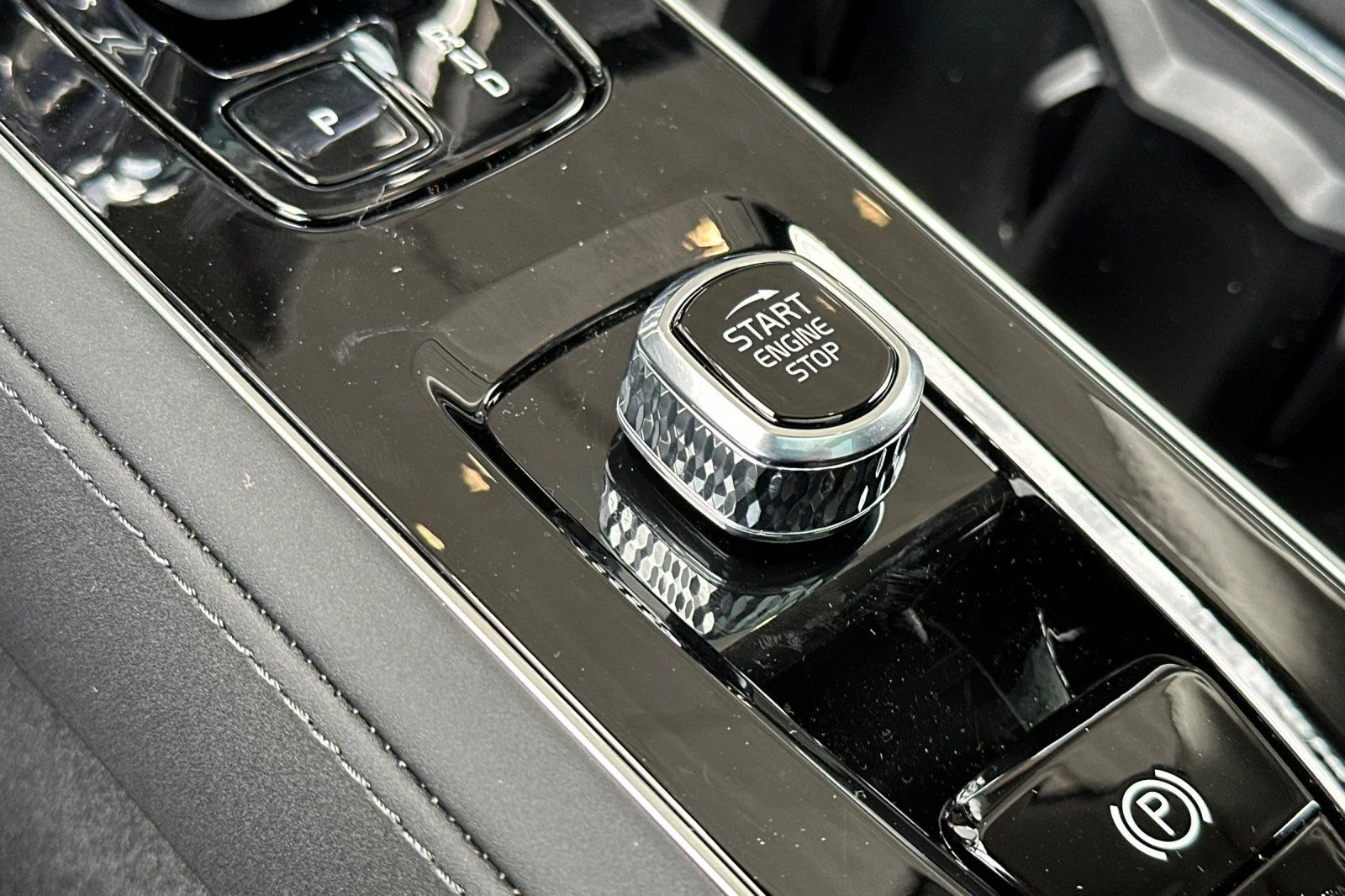 New 2026 Vapour Grey Volvo Plus image 23