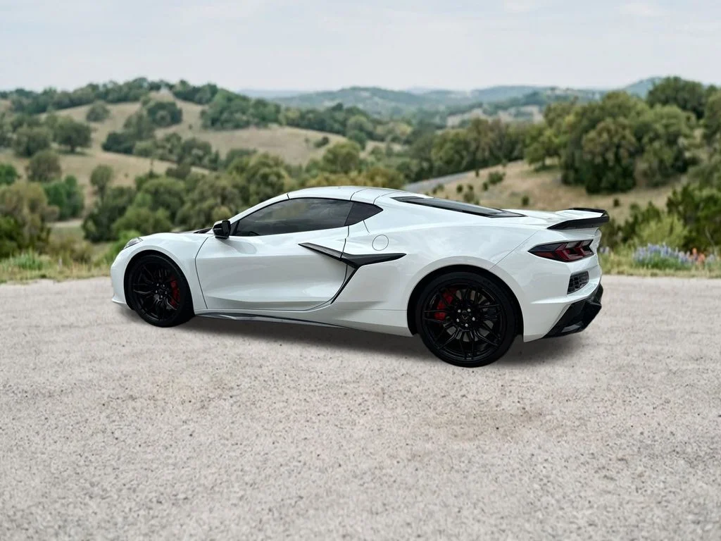 Used 2025 White Chevrolet Z06 image 6
