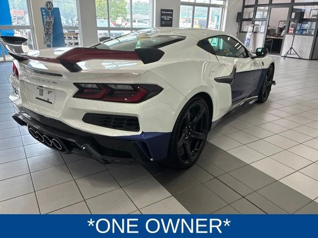 Used 2023 White Chevrolet Z06 image 3