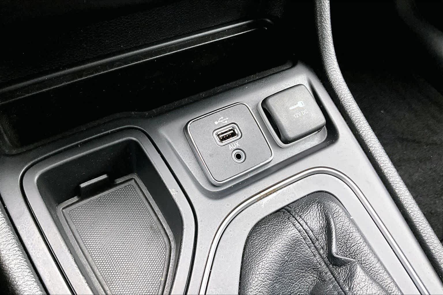Used 2019 Bright White Clearcoat Jeep Latitude Plus image 32