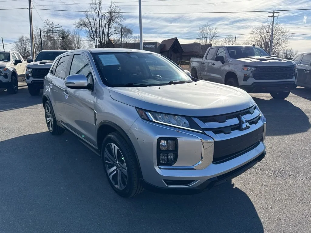 Used 2023 Silver Mitsubishi ES image 7