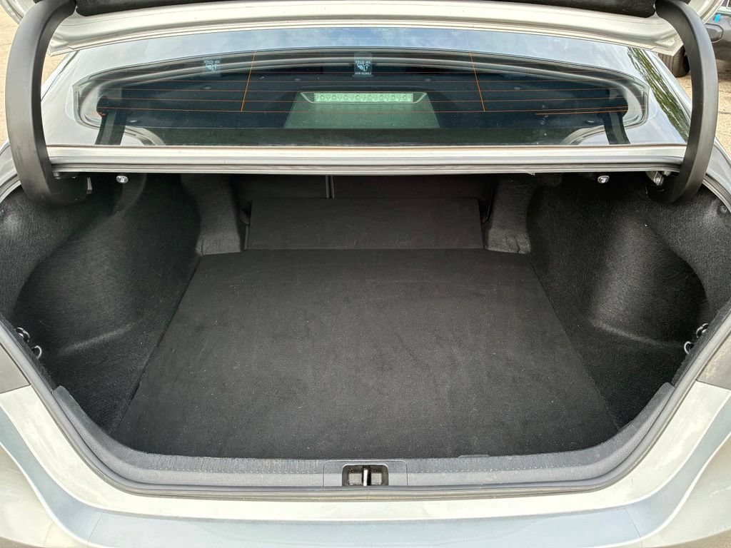 Used 2018 Silver Toyota LE image 29