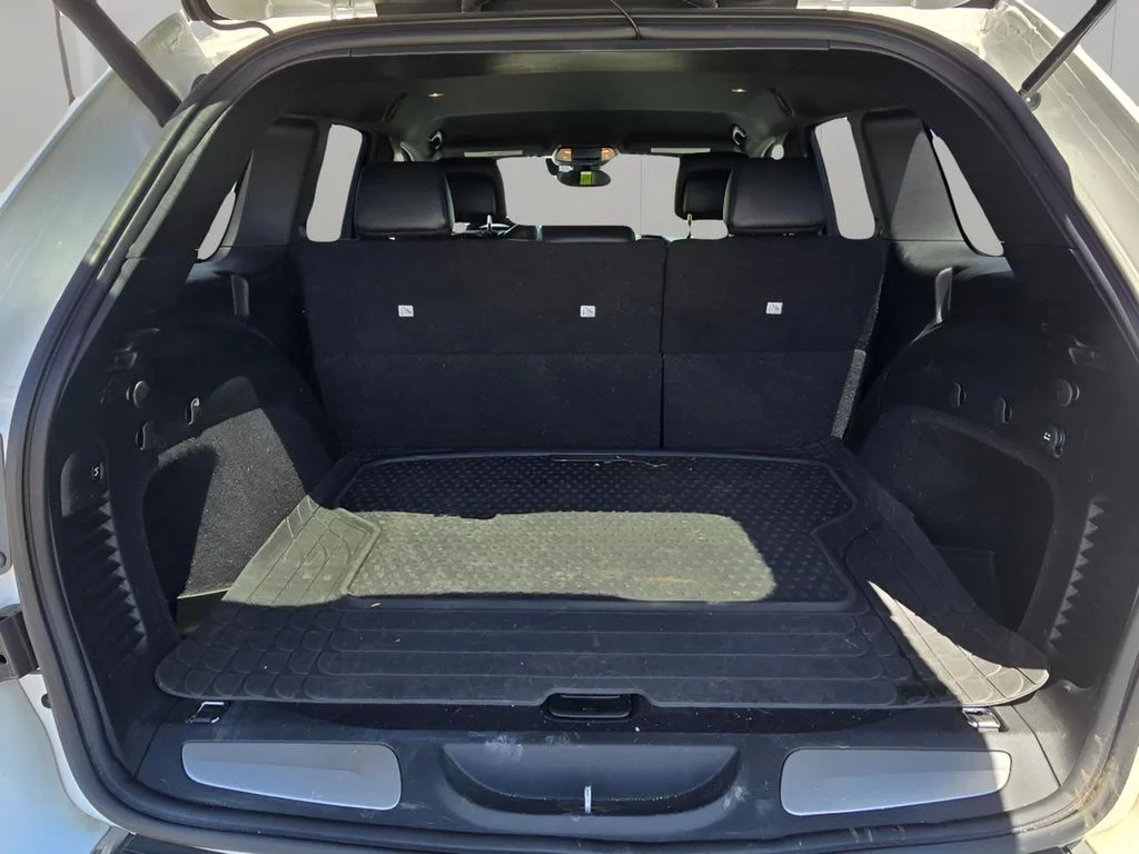 Used 2019 Bright White Clearcoat Jeep Limited image 12