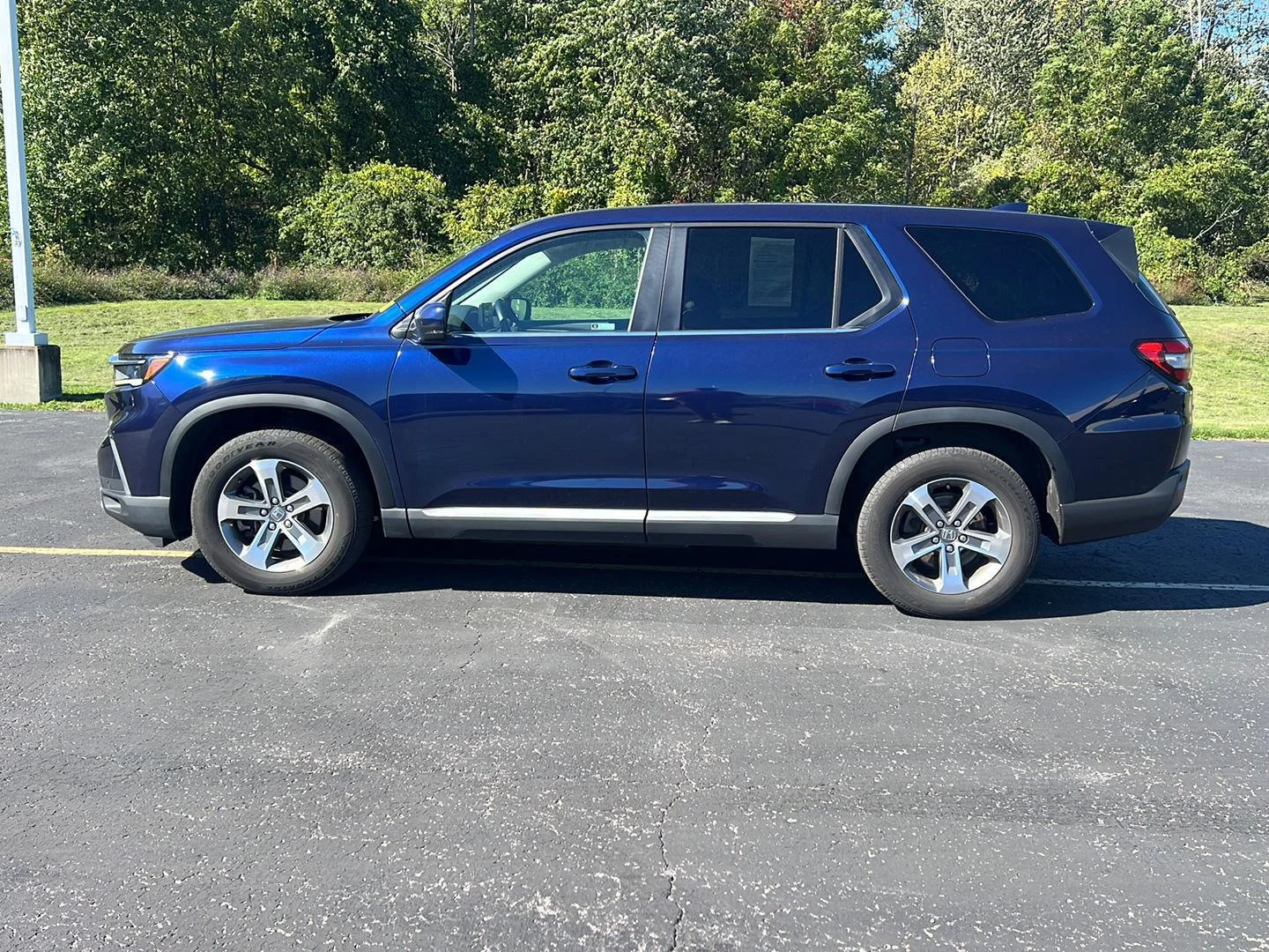 Used 2025 Obsidian Blue Pearl Honda  image 8