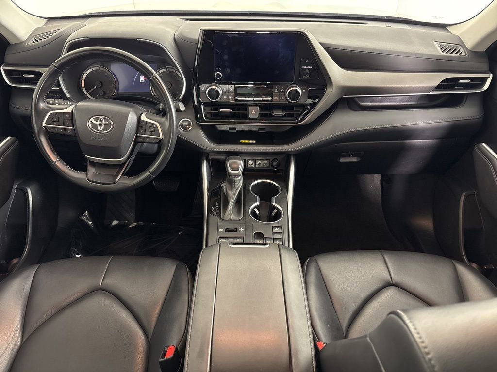 Used 2023 Silver Toyota L image 12