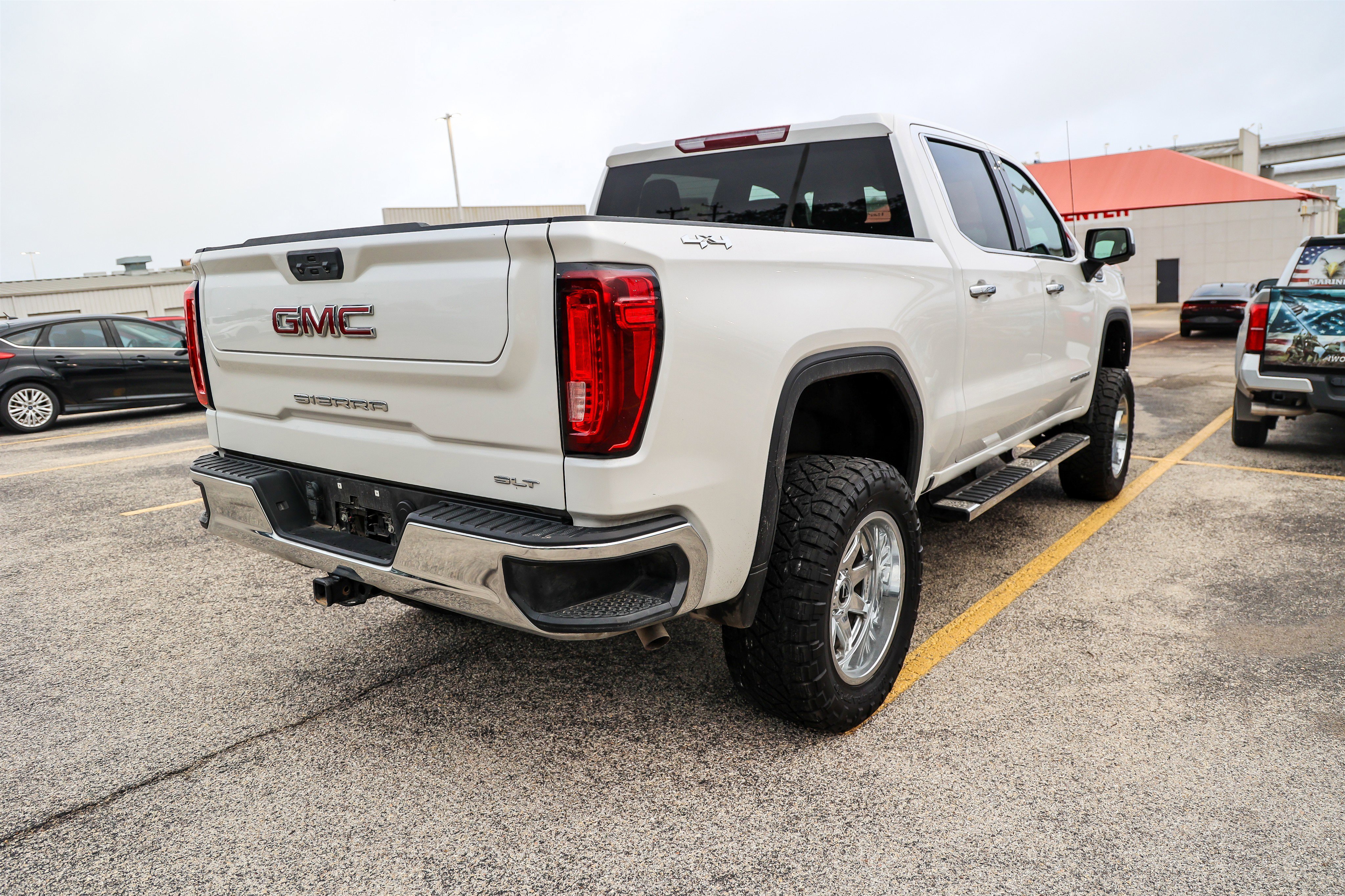 Used 2024 White Frost Tricoat GMC SLT image 6
