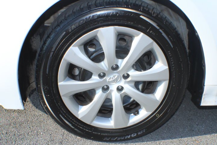 Certified Used 2024 Ice Cap Toyota LE image 5
