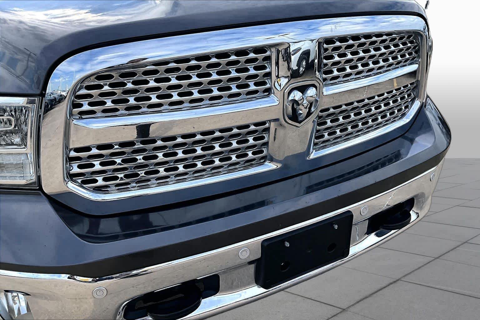 Used 2018 Granite Crystal Metallic Clearcoat Ram Laramie image 30
