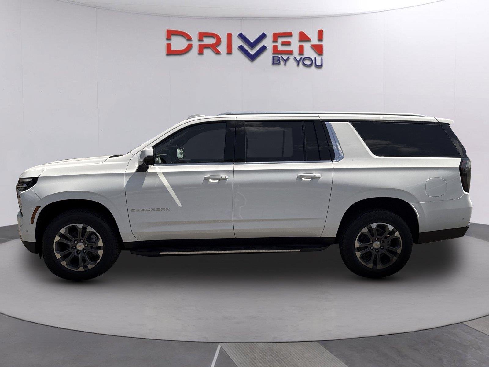 2026 Chevrolet Suburban LT - Photo 7