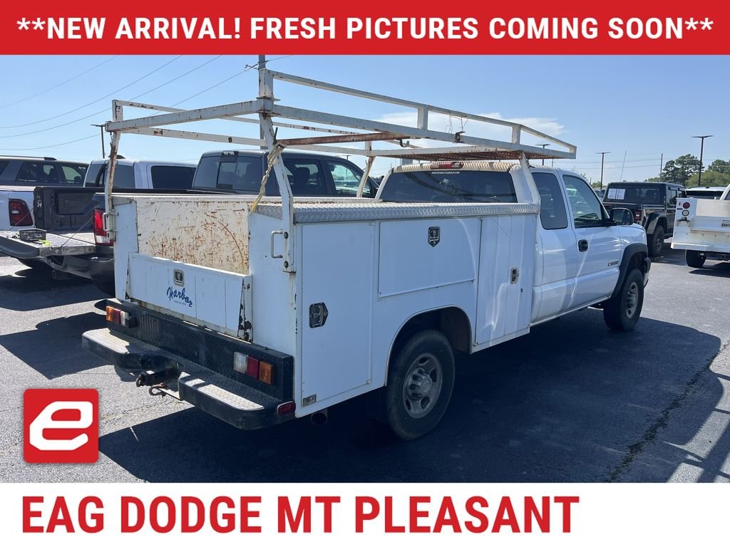 Used 2007 White Chevrolet Work Truck image 4