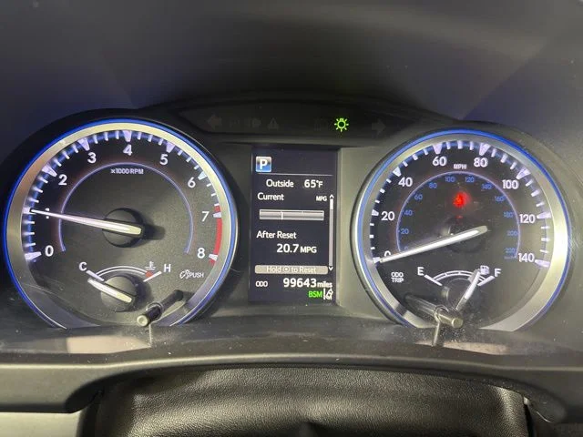 Used 2018 Blizzard Pearl Toyota XLE image 18