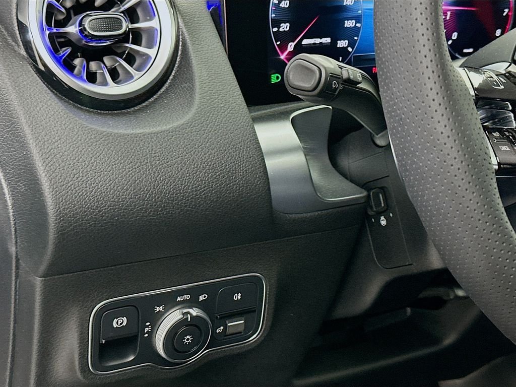 2026 Mercedes-Benz GLB AMG GLB 35 - Photo 9