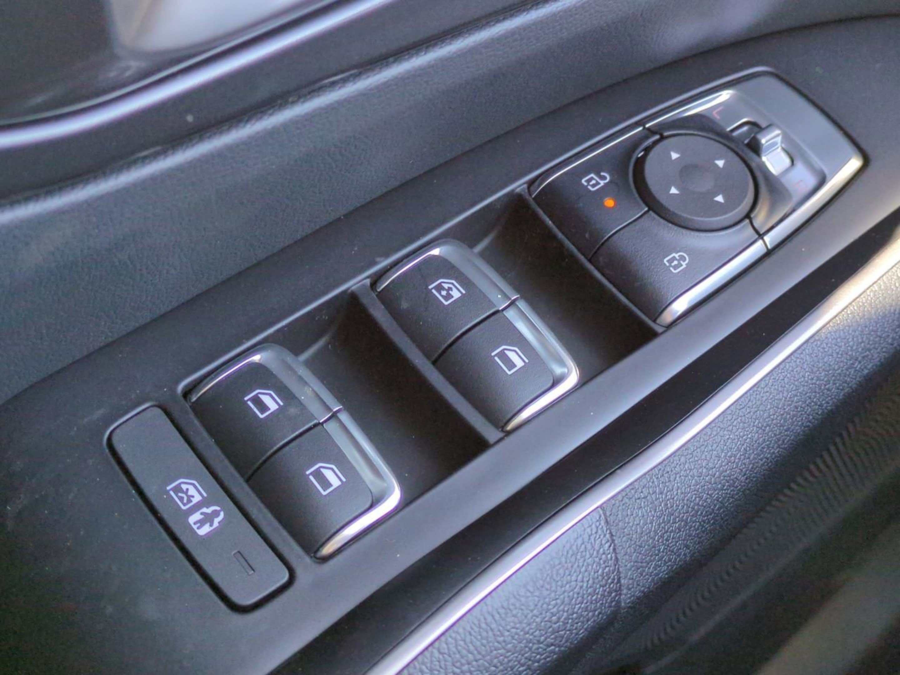 Certified Used 2026 Ebony Black Kia LX image 23