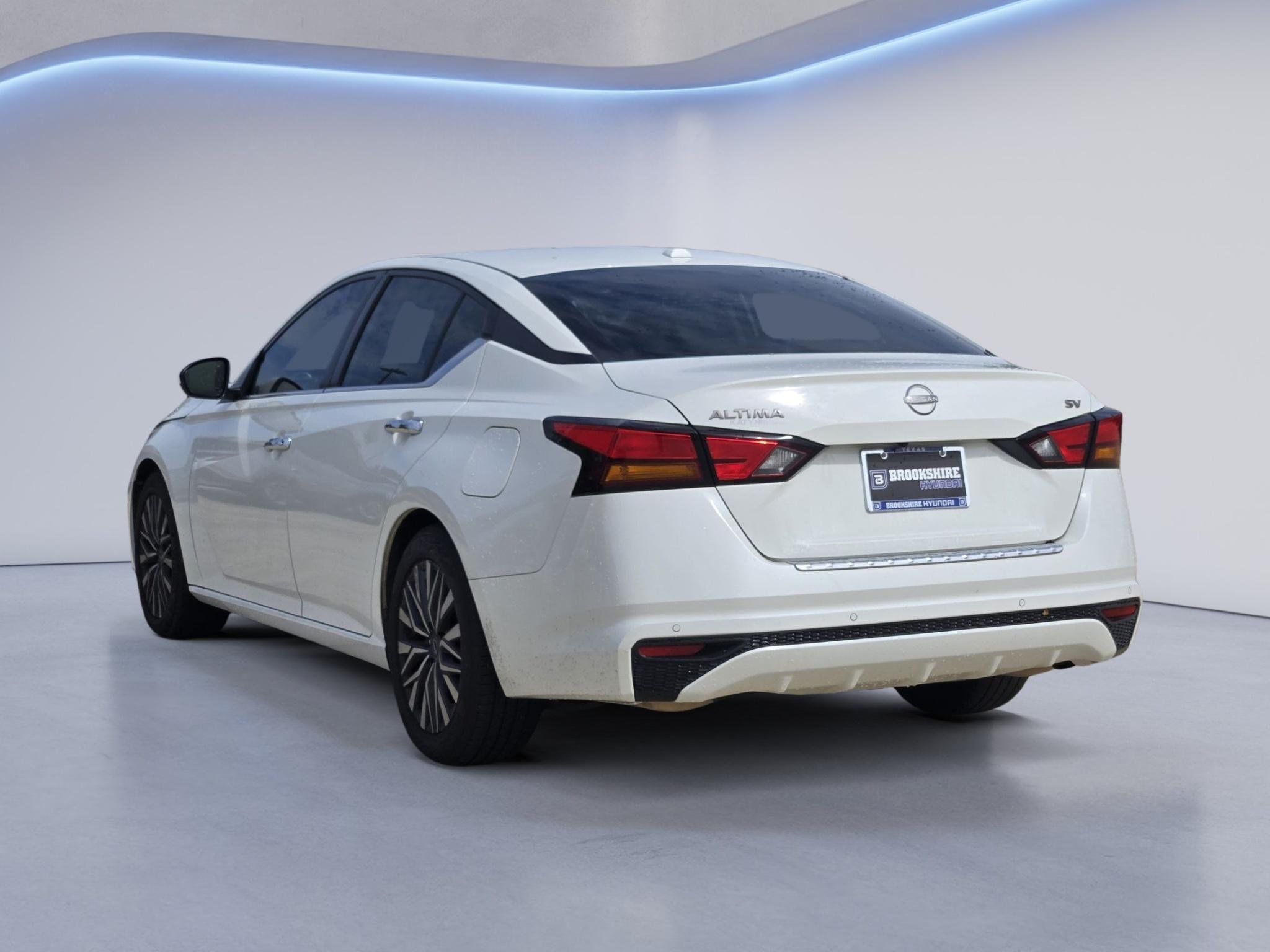 Used 2023 Pearl White Tricoat Nissan 2.5 SV image 8