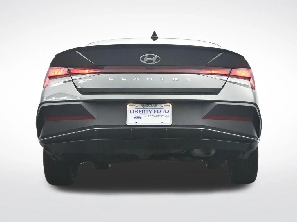 Used 2025 Amazon Gray Hyundai SEL Sport image 44