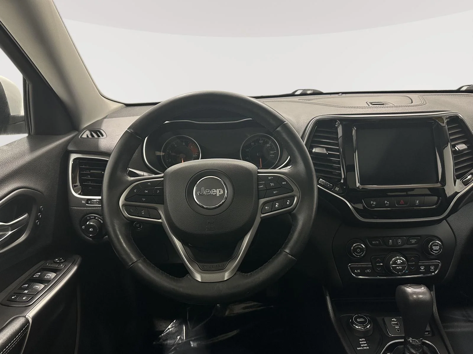 Used 2019 Bright White Clearcoat Jeep Limited image 9