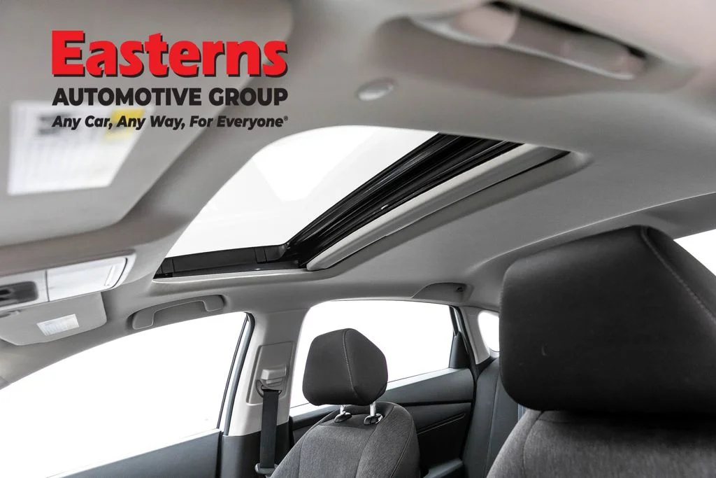 Used 2026 White Honda SE image 33