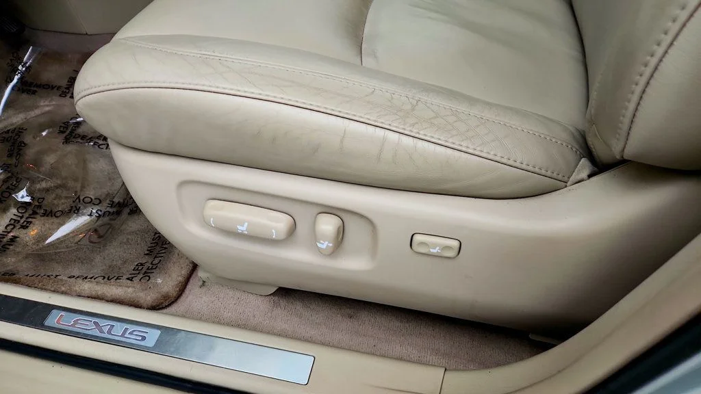 Used 2007 Bamboo Pearl Lexus AWD 4dr w/ Premium Plus Package & Heated Front Seats image 12