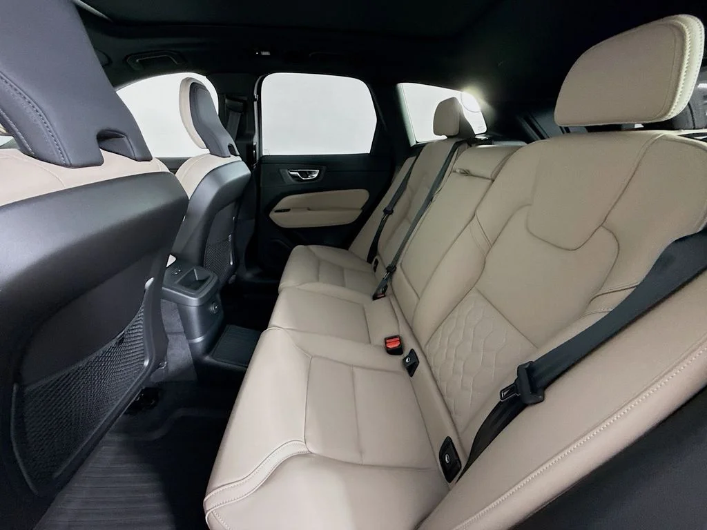 New 2026 Crystal White Volvo T8 Plus image 21