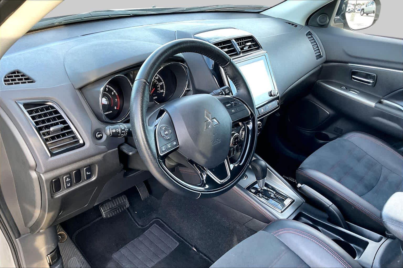 Used 2024 Mercury Gray Metallic Mitsubishi SE image 17