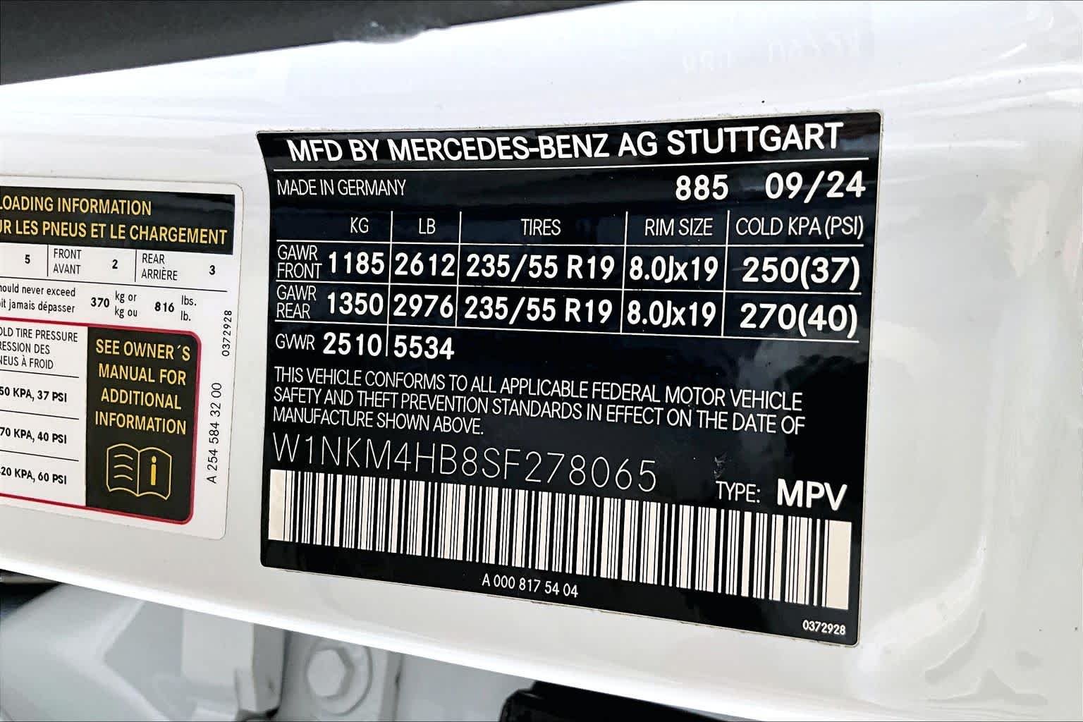 Used 2025 MANUFAKTUR Moonlight White Metallic Mercedes-Benz GLC 300 image 33