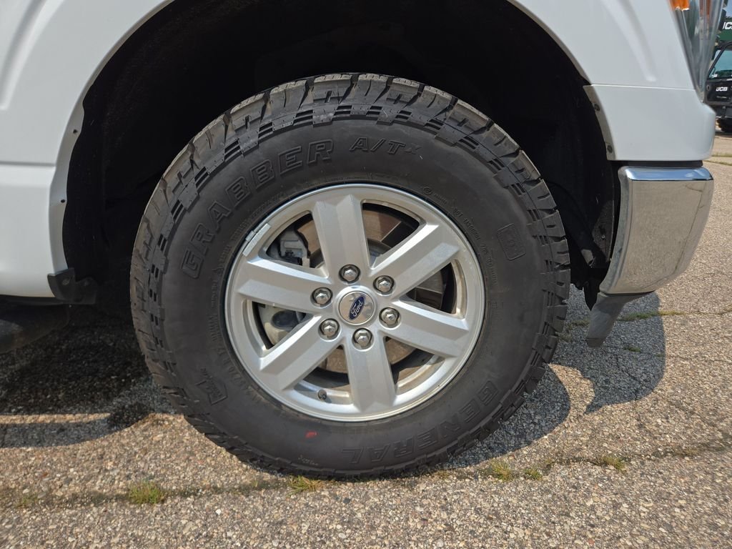 Certified Used 2022 Oxford White Ford XLT image 23