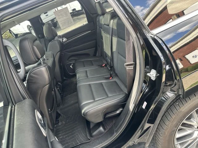 Used 2017 Diamond Black Jeep Summit image 27