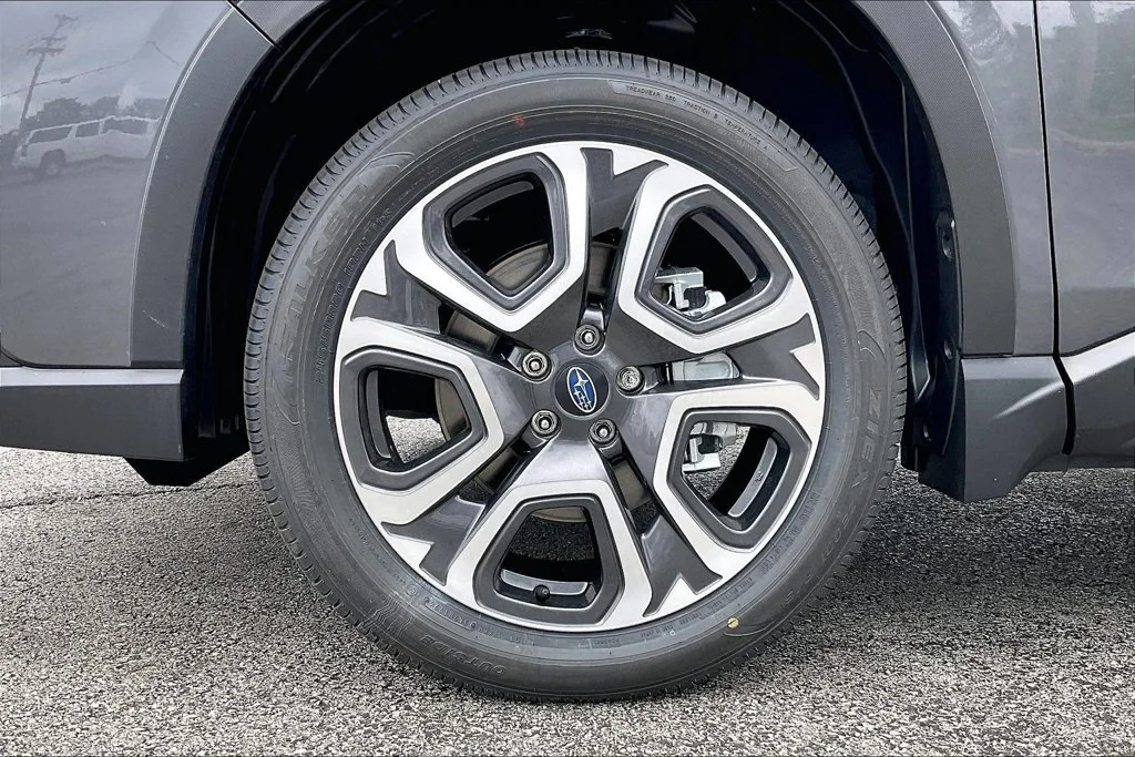 New 2027 MAGNETITE GRAY METALLIC Subaru Limited 7-Passenger image 15