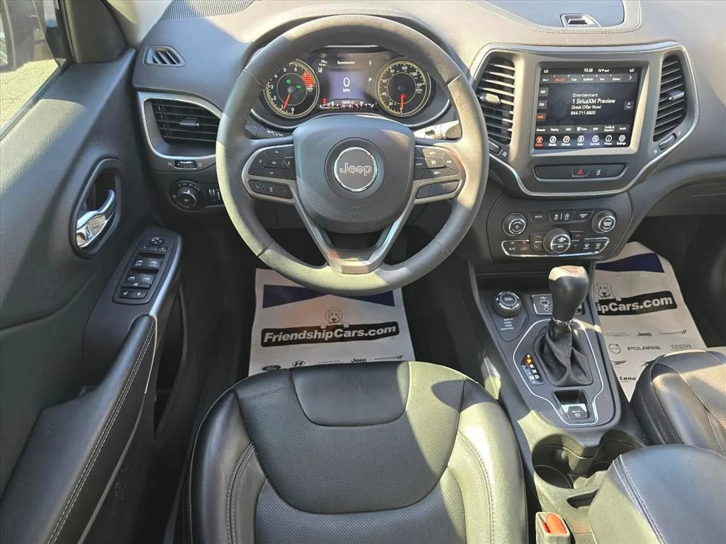 Used 2022 Gray Jeep Latitude Lux image 3