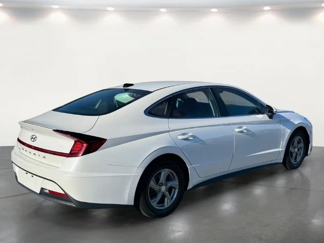Used 2022 Gray Hyundai SE image 3