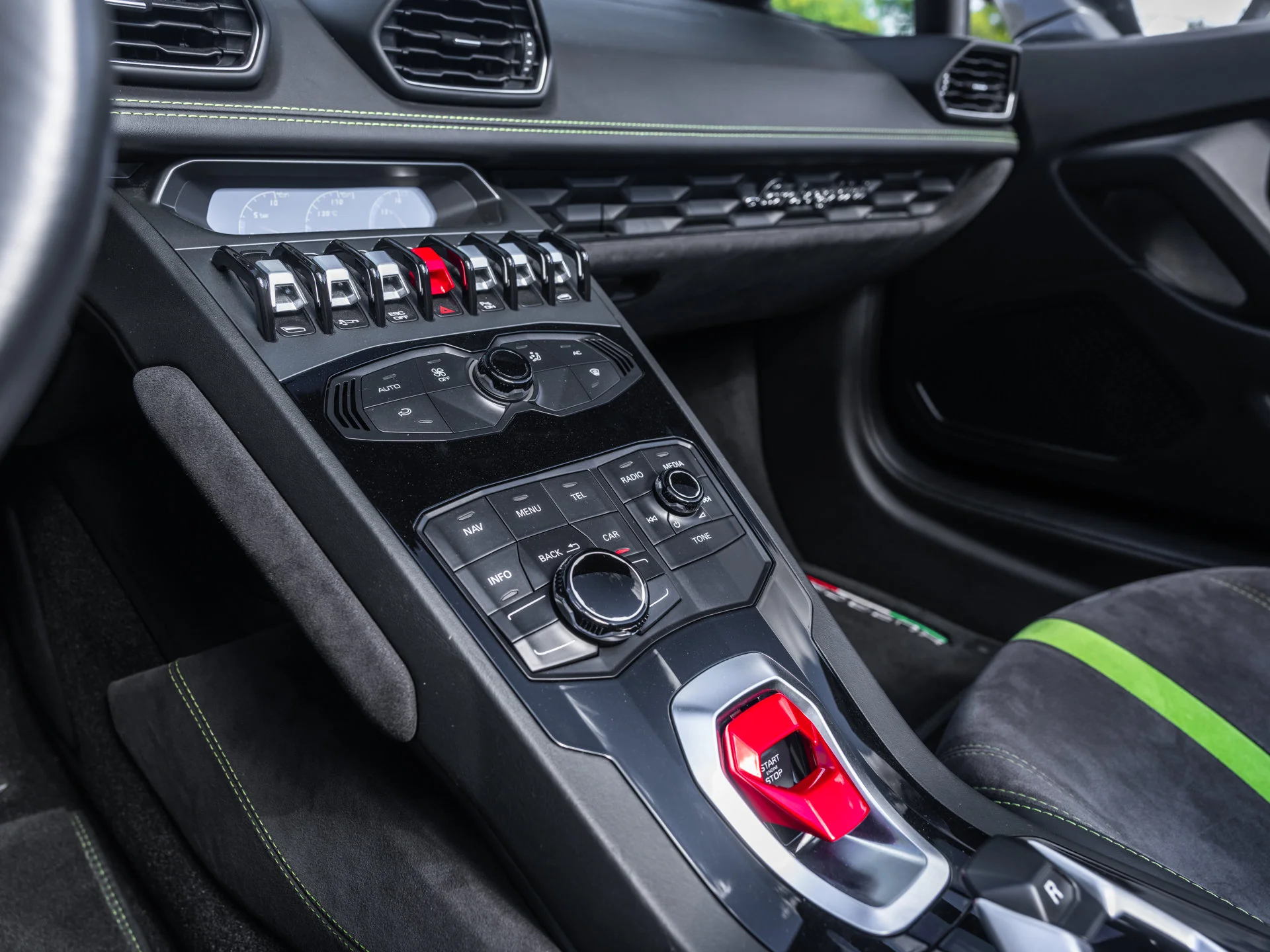 Used 2016  Lamborghini LP610-4S image 24