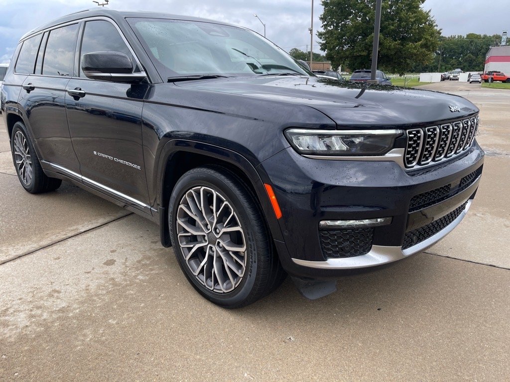 Certified Used 2023 Midnight Sky (pcq) Jeep Summit Reserve image 4