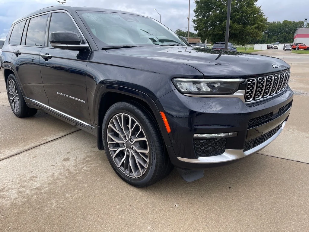 Used 2023 Midnight Sky (pcq) Jeep Summit Reserve image 4