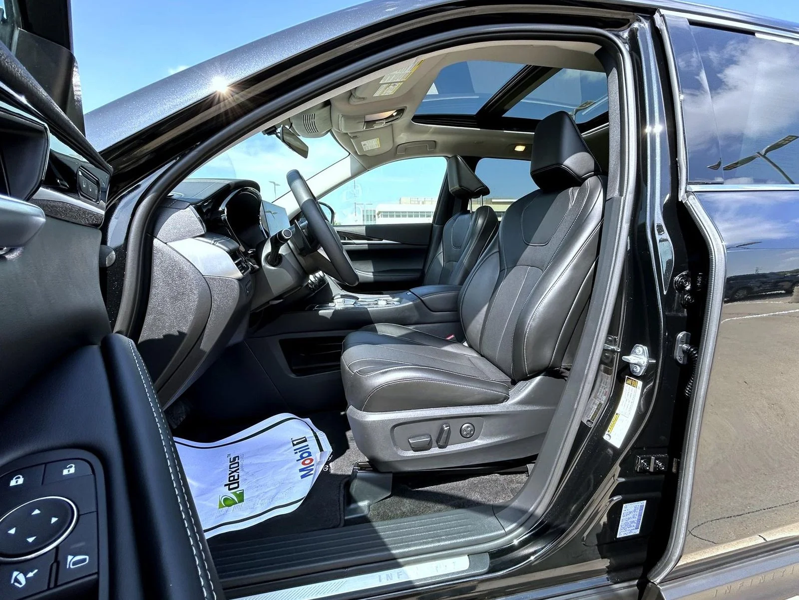 Used 2025 Black INFINITI PURE image 10