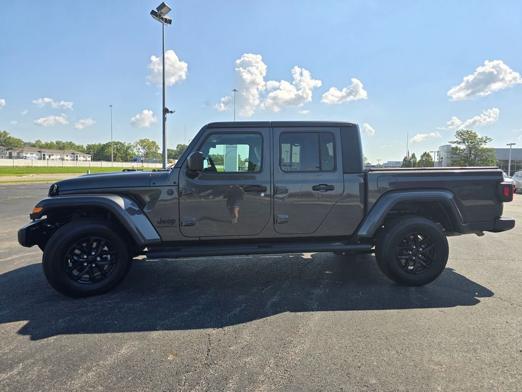 Used 2023 Gray Jeep Sport S image 11