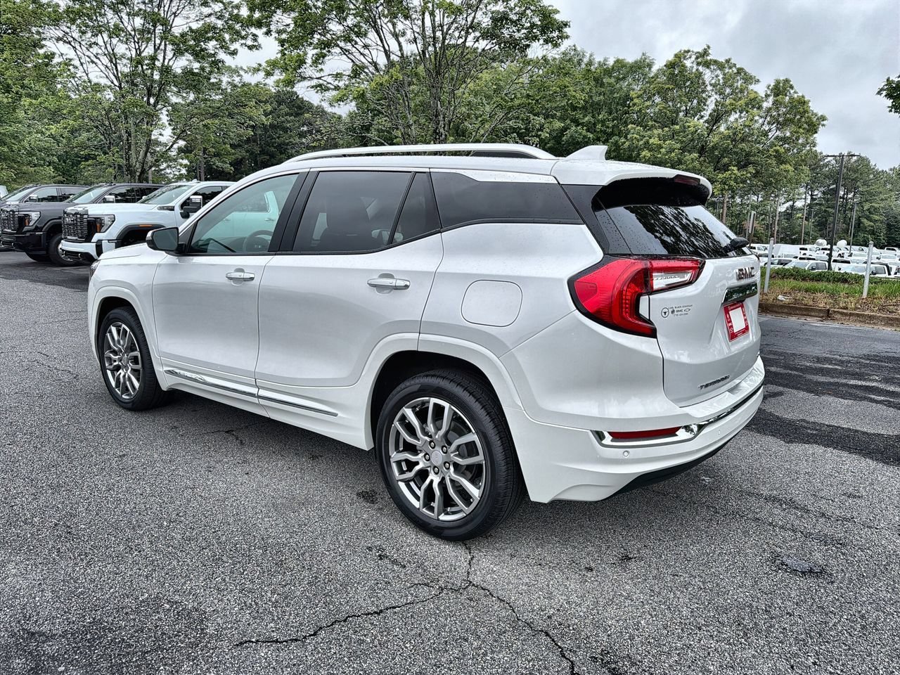 Used 2023 White Frost Tricoat GMC Denali image 6