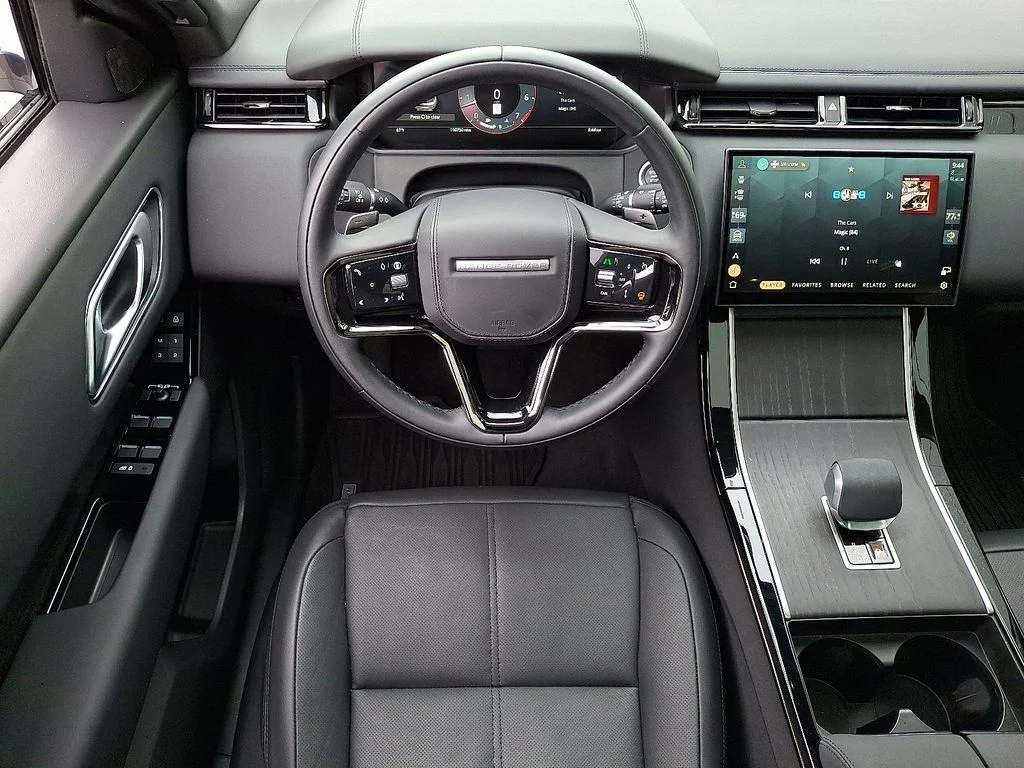 Certified Used 2026  Land Rover Dynamic SE image 11